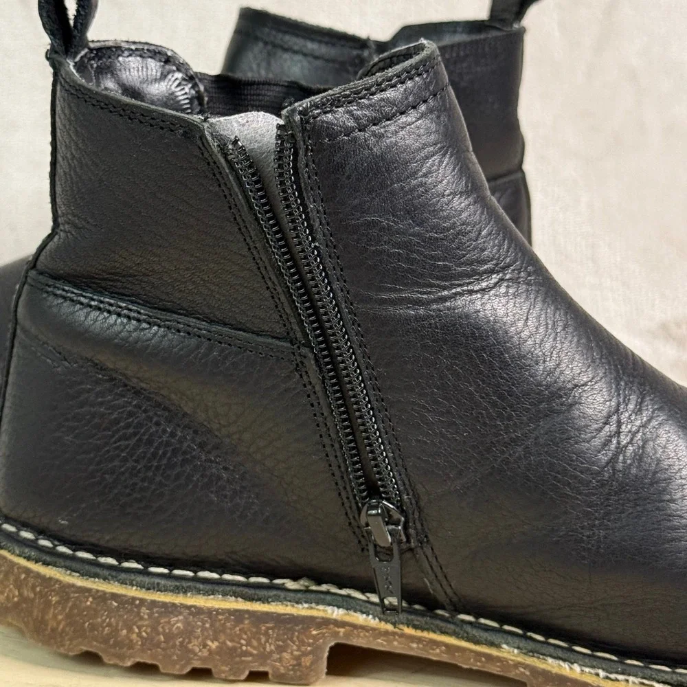 Steve Madden B Clay Black Leather Chelsea Boots Womens Size 5 Zip Lug Sole Ankle